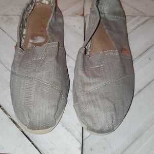 Madden Girl Size 10 Gray Slip Ons